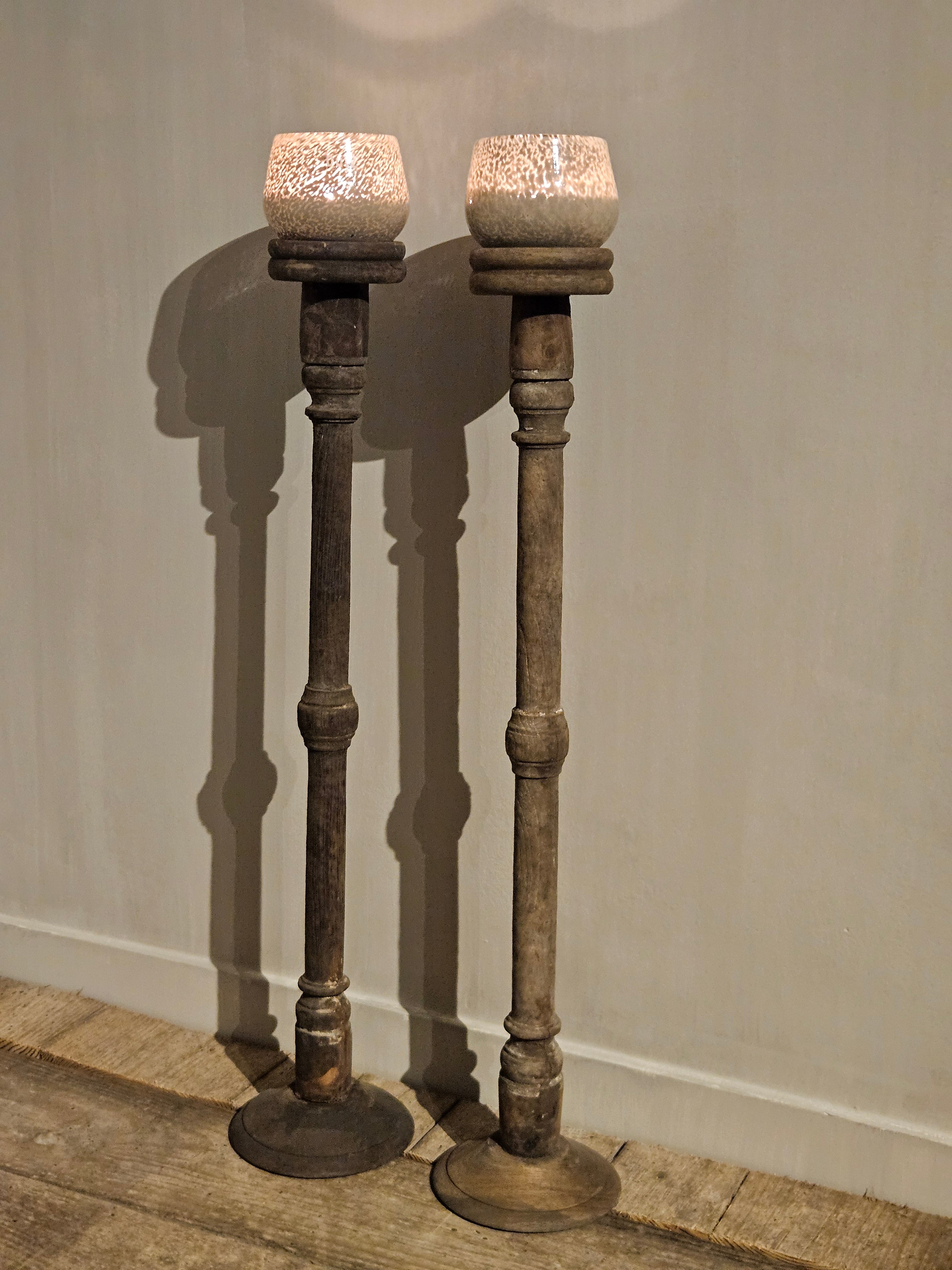 Houten vloerkandelaar