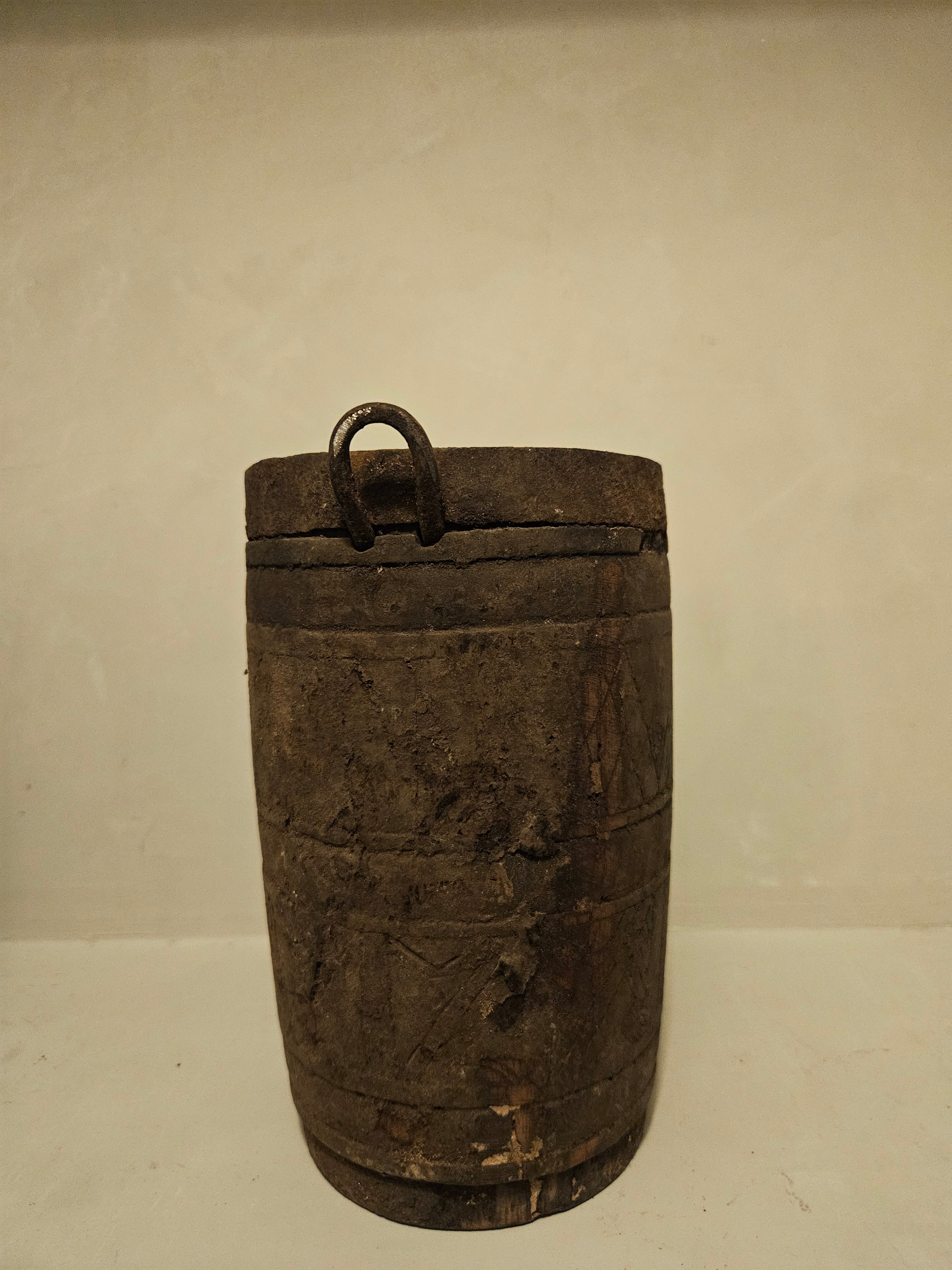 Sober houten pot