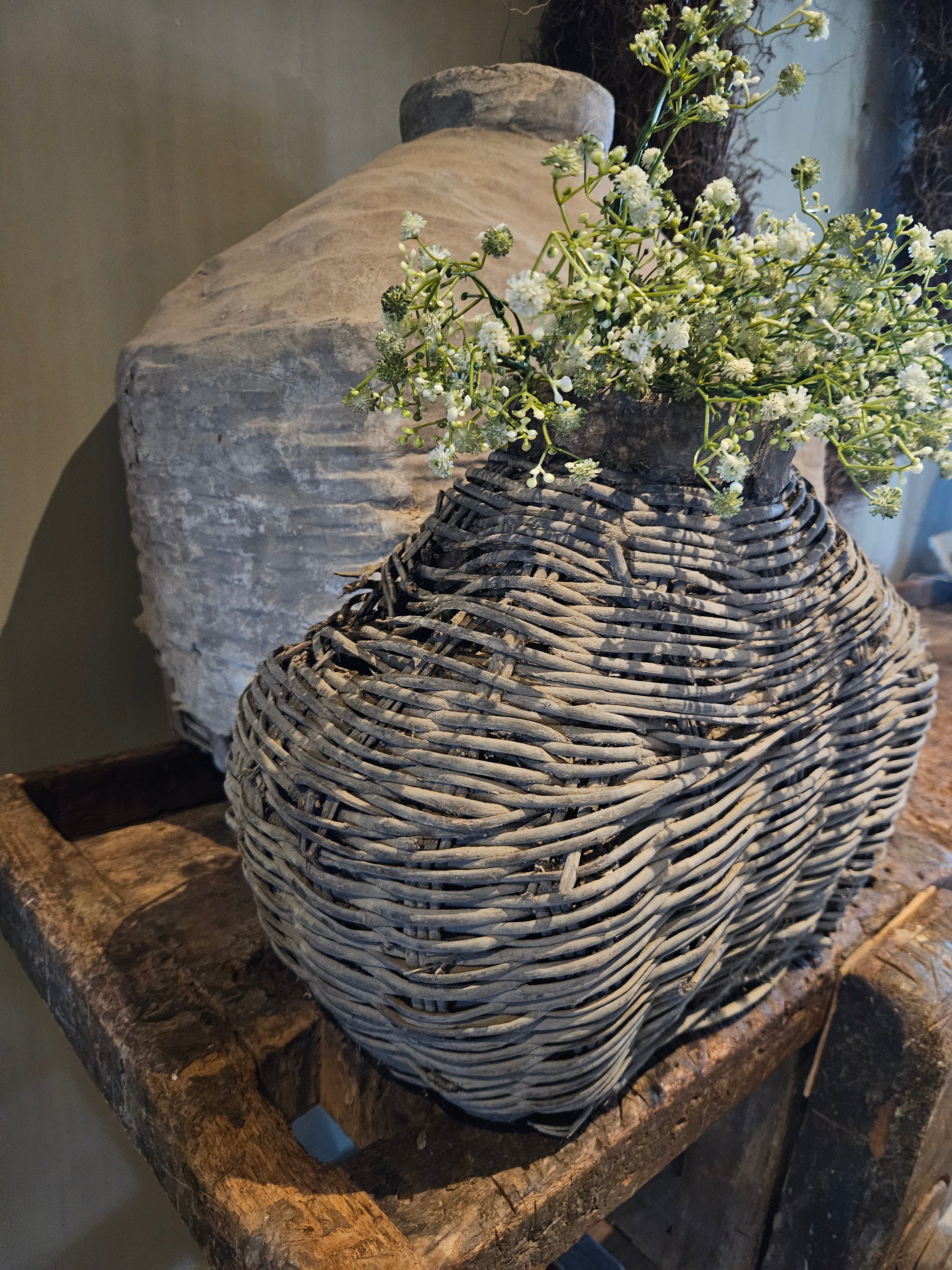 Leemmand sober interieur