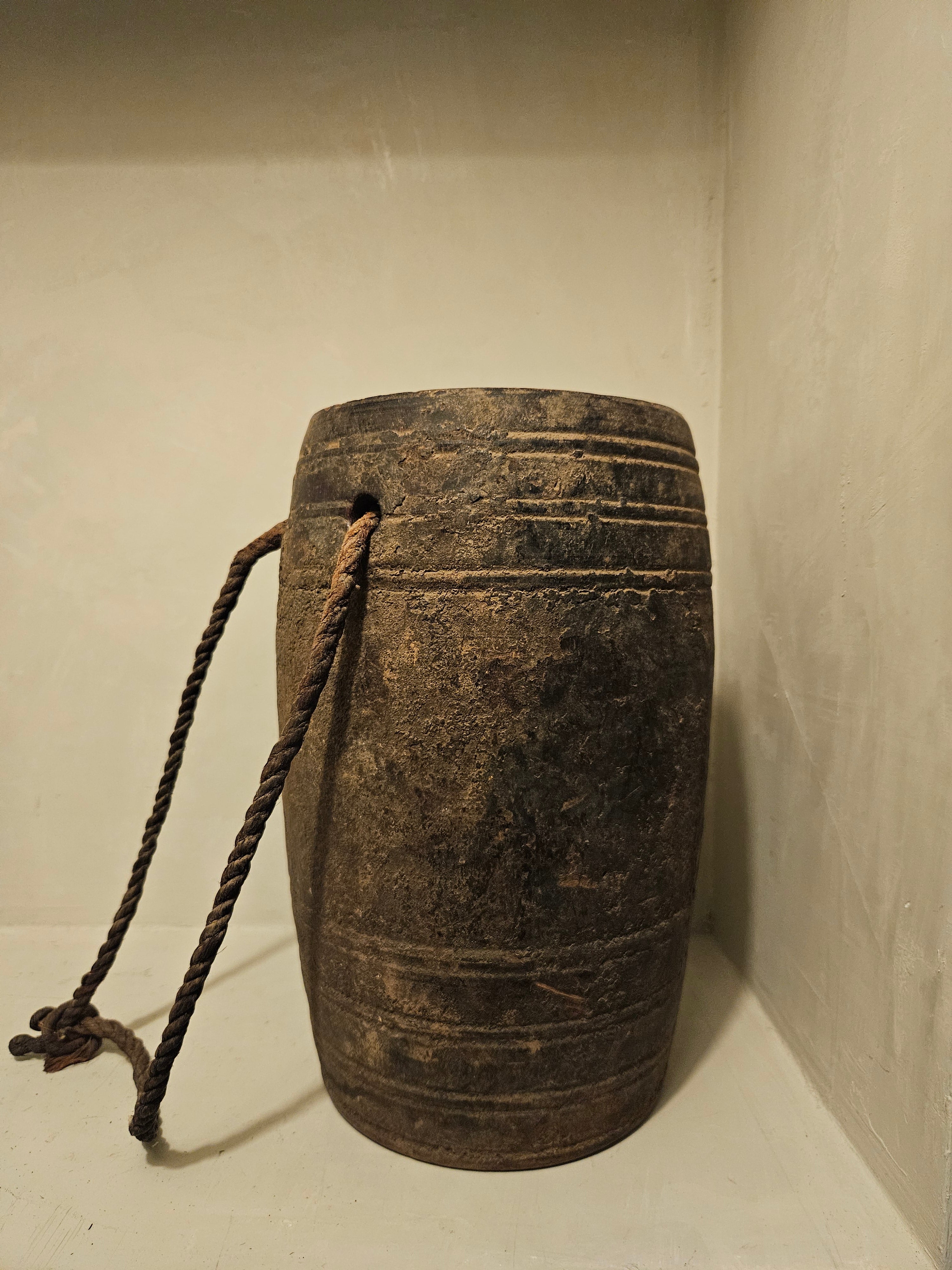 Sober houten pot