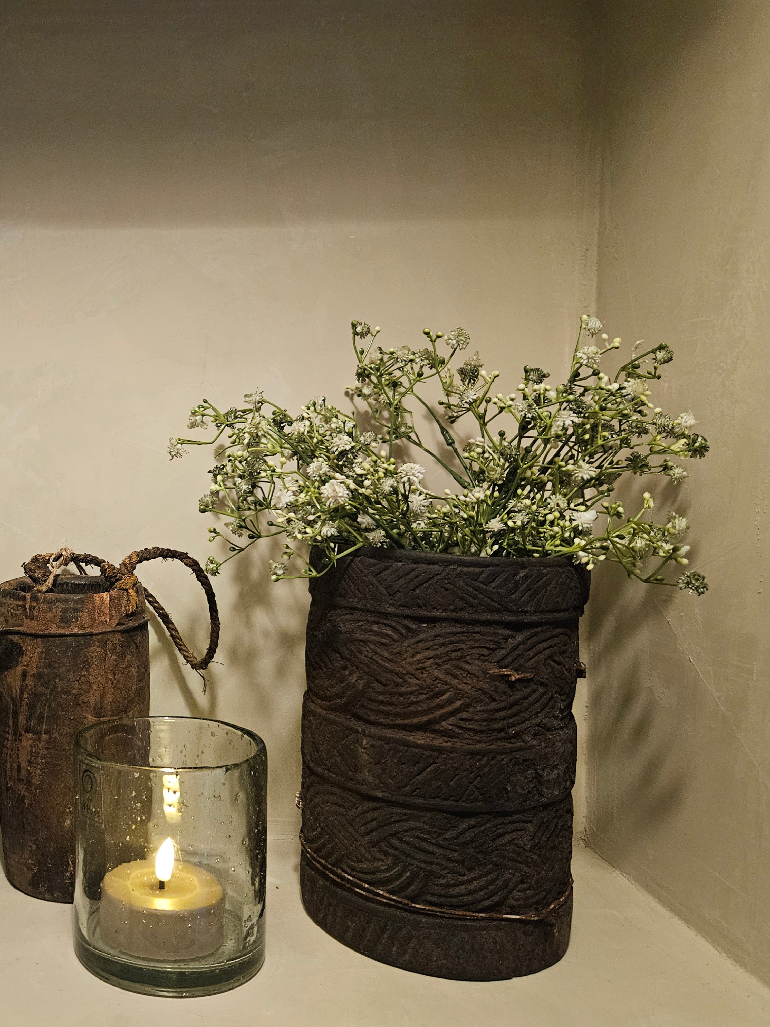 Nepalese pot met donkere patina