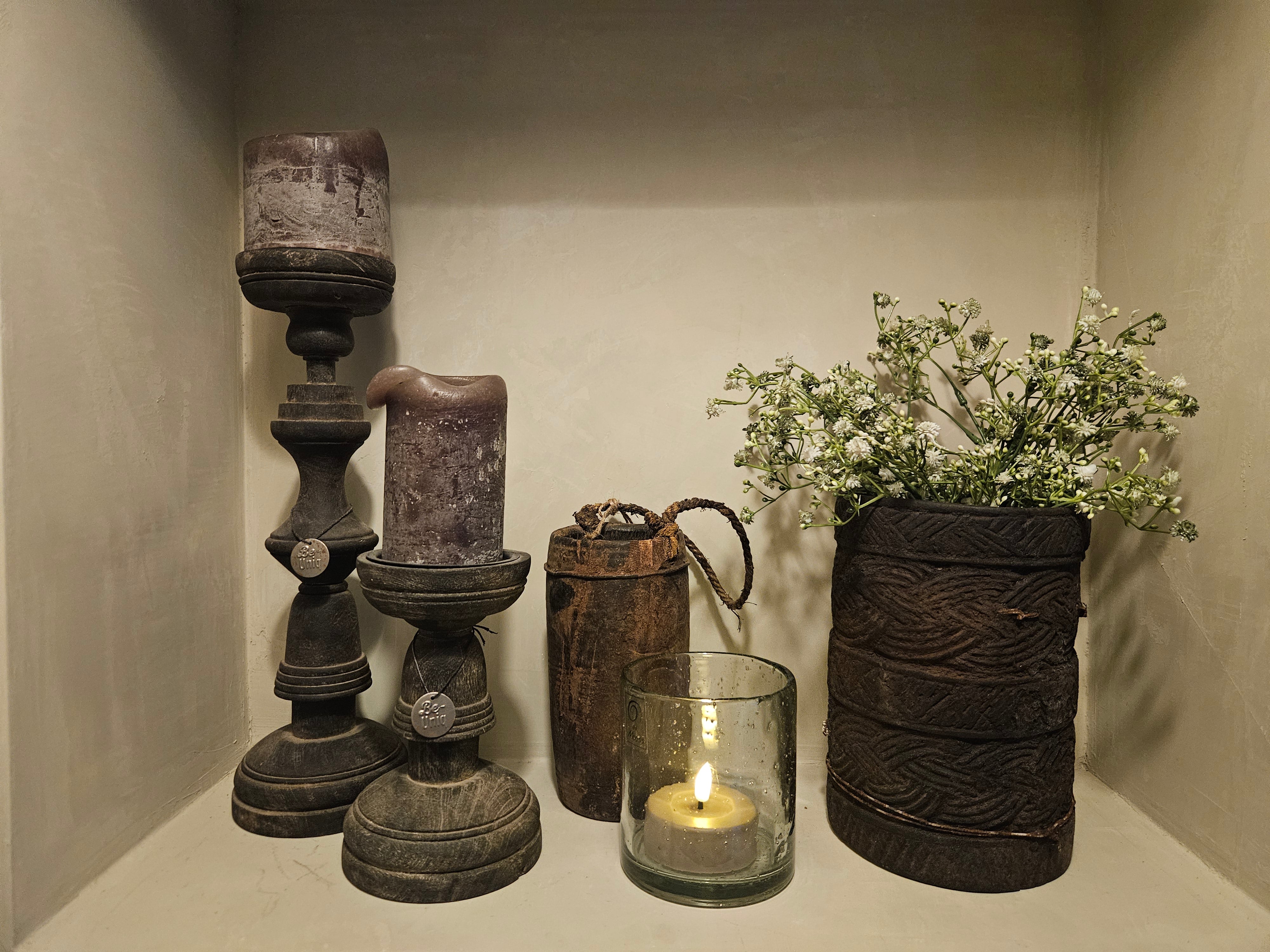 Nepalese pot met snijwerk